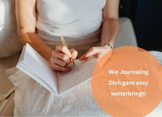 Frau schreibt in ihr Bullet Journal, um persönliche Ziele und Gedanken festzuhalten – Journaling als Werkzeug für Selbstreflexion und persönliches Wachstum